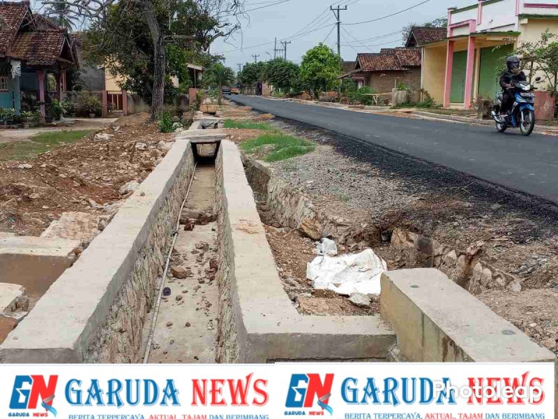 Pringsewu – Tragis menimpa nasib buruh bangunan draenase yang berada di pekon Sukamulya kecamatan Banyumas kabupaten Pringsewu Lampung.